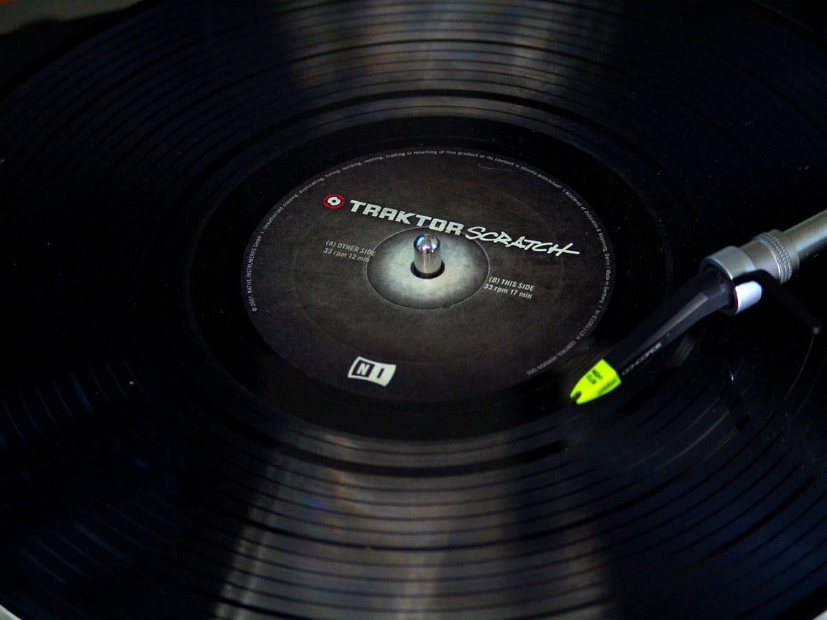 Gira-discos, disco de gramofone, disco de vinil, eletrônicos, pretos : imagem para fundo de tela