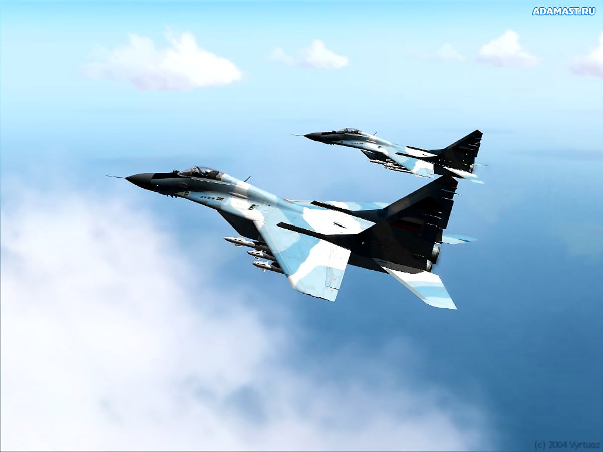 Jato de combate voando pelo céu azul nublado / foto de papel de parede 1024x768