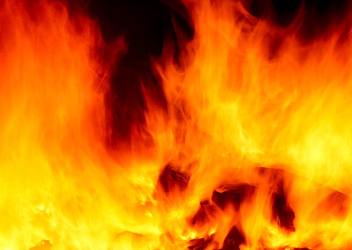 Chamas, fogo, lareira, fumaça, natureza — grátis plano de fundo (1600x1135)